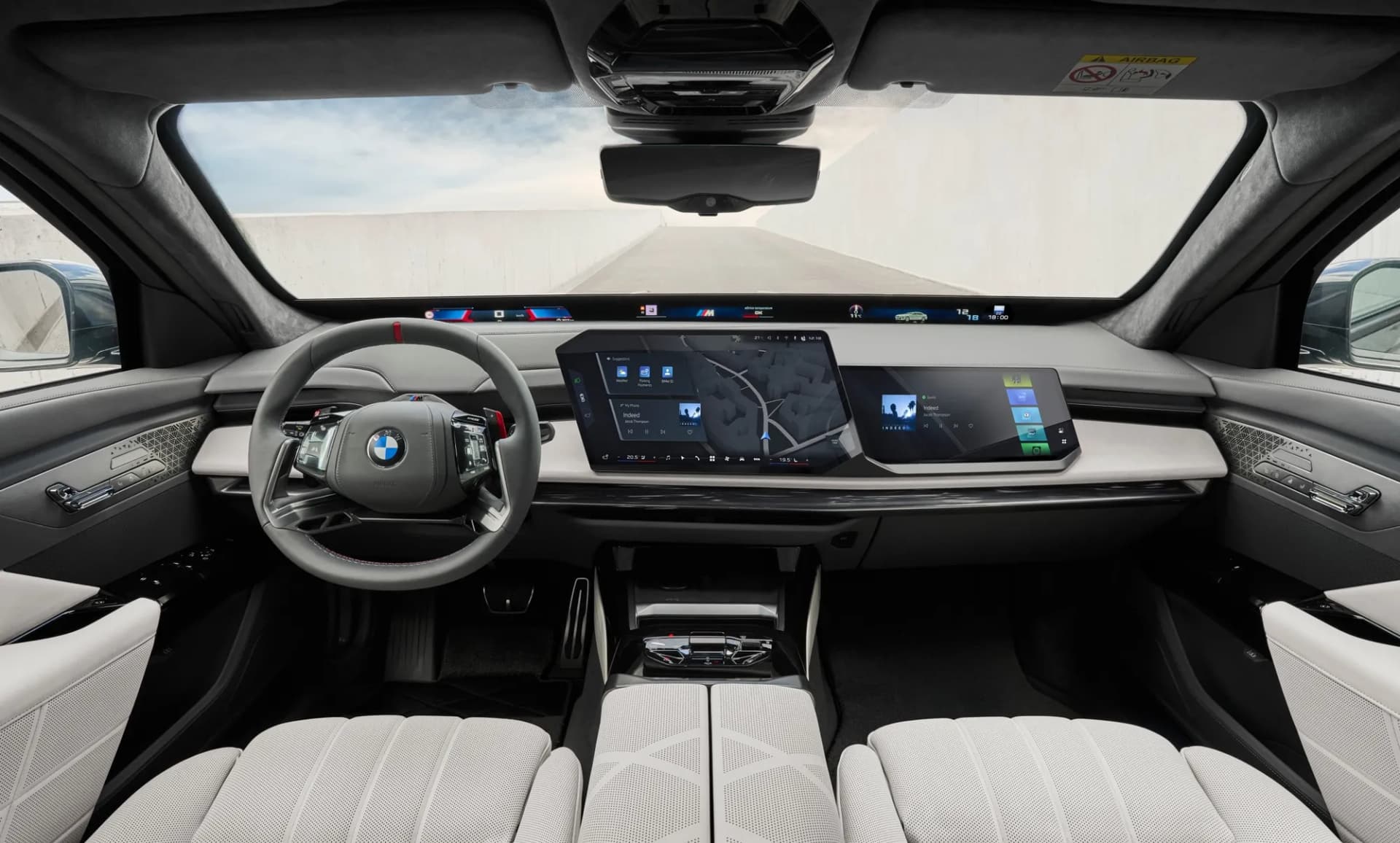 Interiér BMW Concept 7 Protection s panoramatickým displejom a svetlým čalúnením
